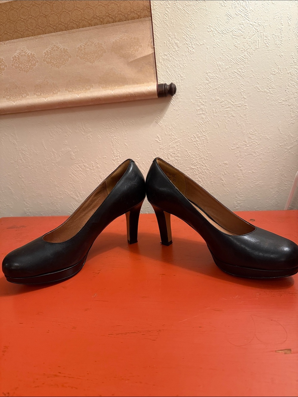 Clarks Artisan Delise Bliss Black Leather Women's Mid-Heel Pumps size 8 - Picture 4 of 10